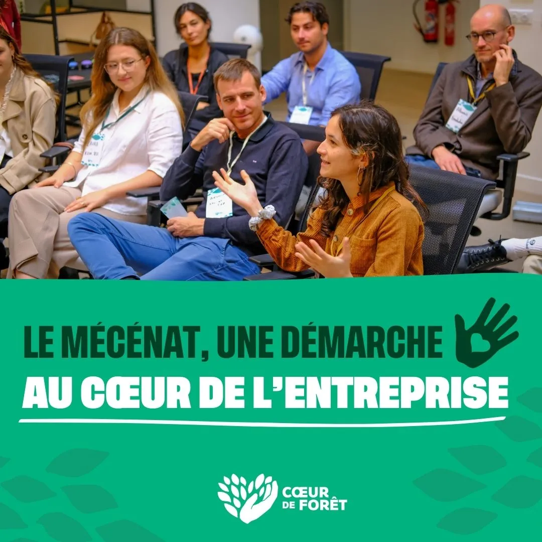 collaborateurs participant au café Cœur de Forêt avec un bandeau vert en dessous qui a pour titre : le mécénat, une démarche au cœur de l'entreprise