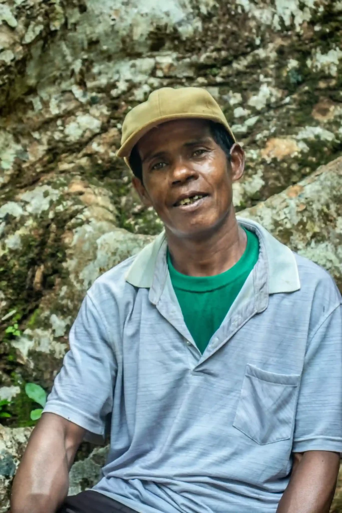 Rafidison gardien du Canarium à Madagascar