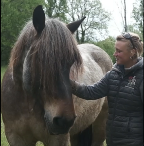 Photo de Louisa et de son cheval