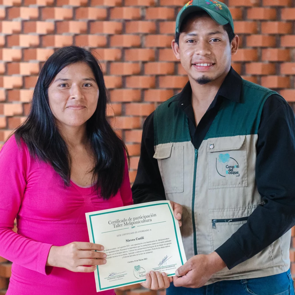 Apicultrice accompagnée