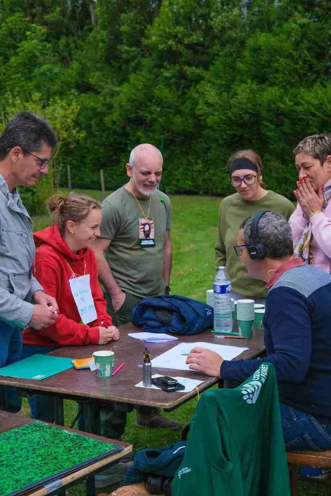 Les collaborateurs de l'entreprise EPI jouant à l'escape game de Coeur de Forêt